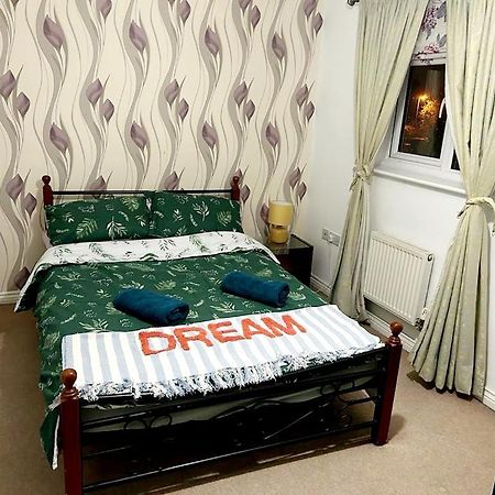 Queens Rooms, A Perfect Stay, Next To Shopping Parks And Central Манчестър Екстериор снимка