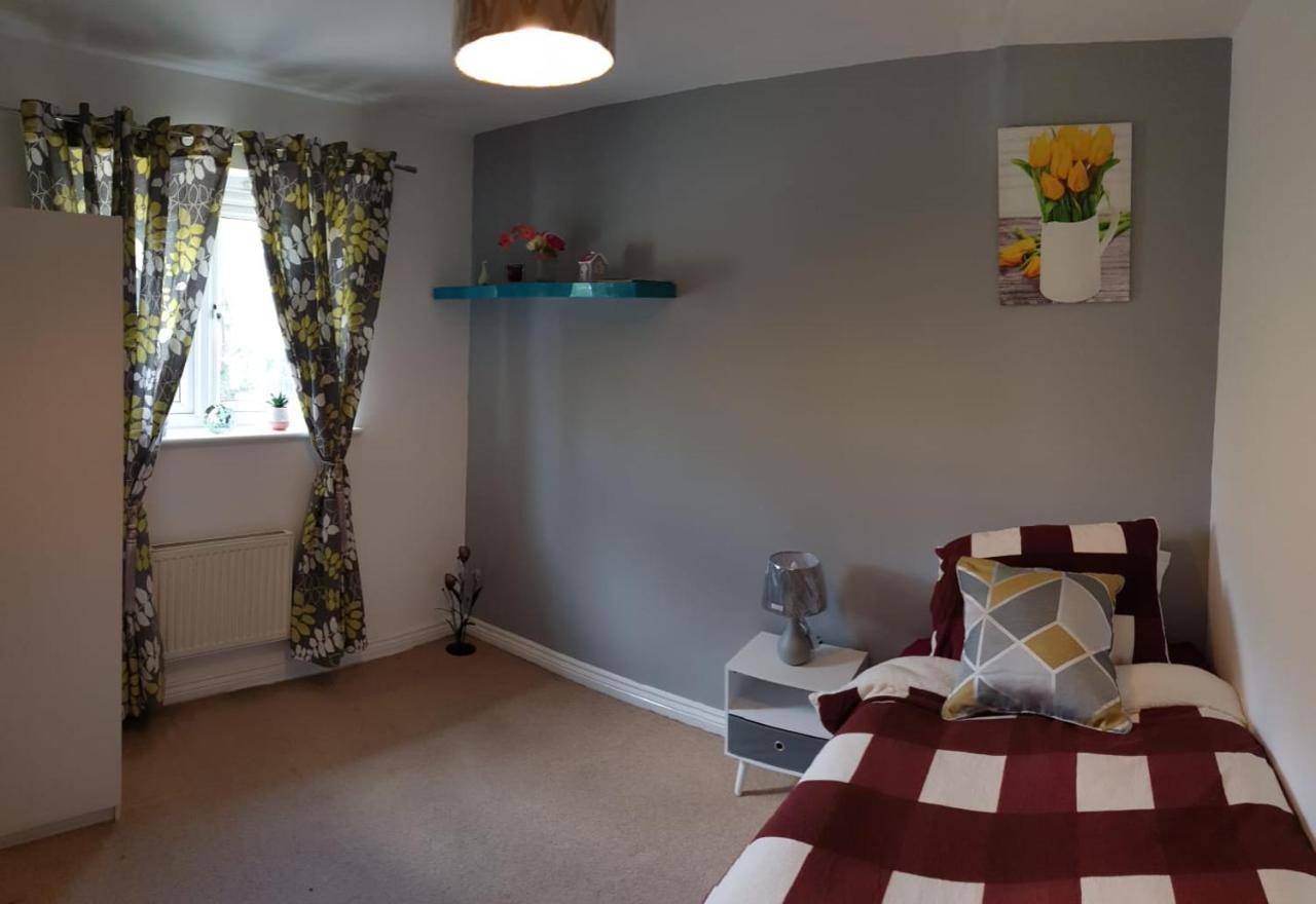 Queens Rooms, A Perfect Stay, Next To Shopping Parks And Central Манчестър Екстериор снимка