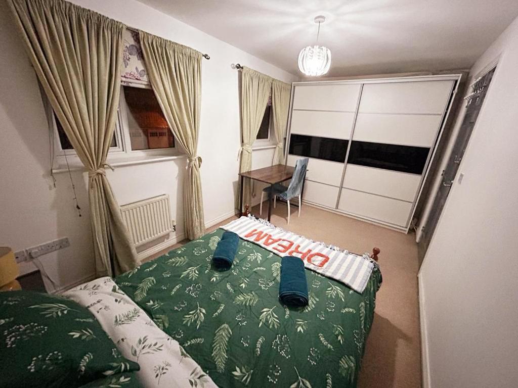 Queens Rooms, A Perfect Stay, Next To Shopping Parks And Central Манчестър Екстериор снимка