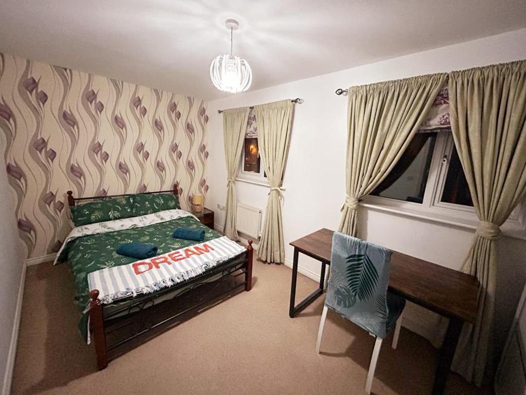 Queens Rooms, A Perfect Stay, Next To Shopping Parks And Central Манчестър Екстериор снимка